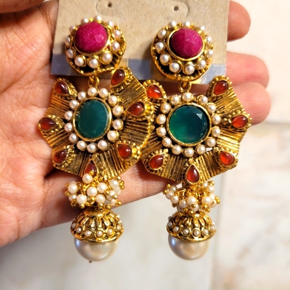 Sia Earrings - Picture 2 of 5